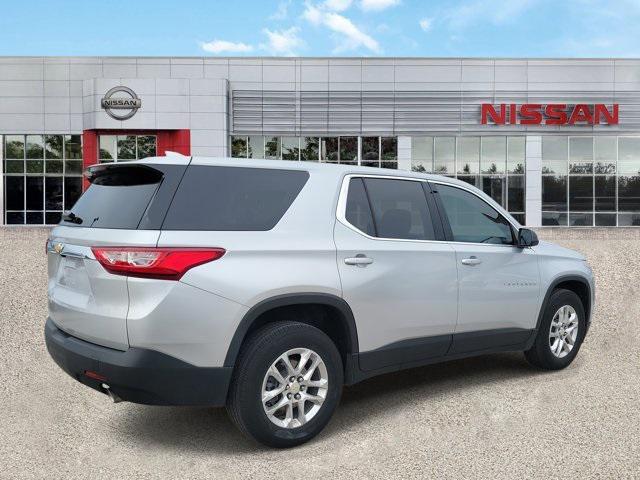 Photo of 2021 Silver Ice Metallic Chevrolet Traverse