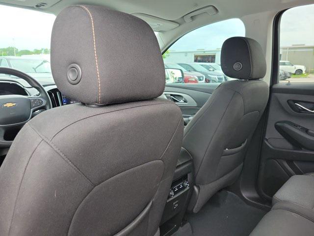 Photo of 2021 Silver Ice Metallic Chevrolet Traverse