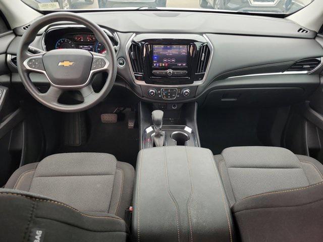 Photo of 2021 Silver Ice Metallic Chevrolet Traverse