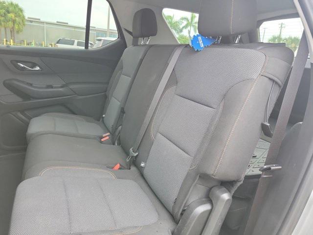 Photo of 2021 Silver Ice Metallic Chevrolet Traverse