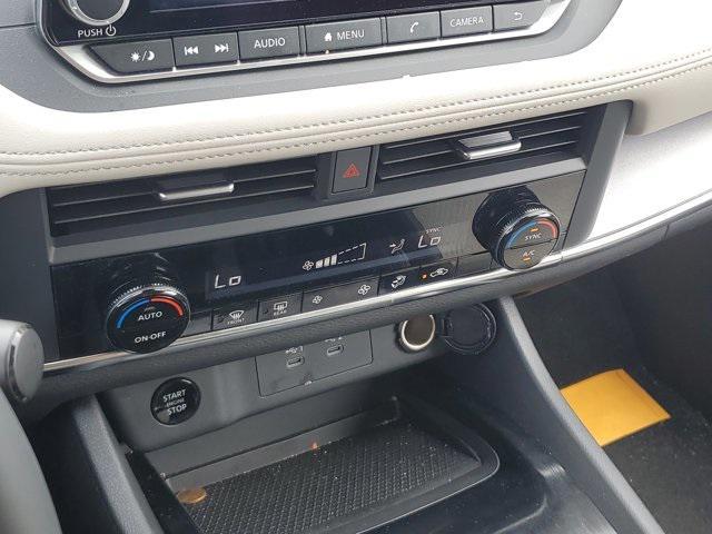Photo of 2025 Super Black Nissan Rogue