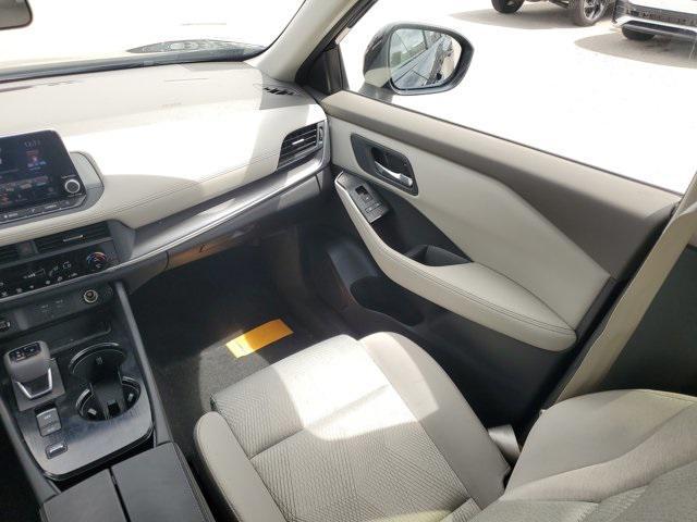 Photo of 2025 Super Black Nissan Rogue
