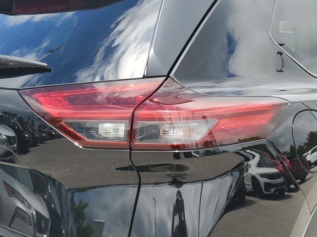 Photo of 2025 Super Black Nissan Rogue