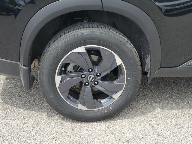 Photo of 2025 Super Black Nissan Rogue