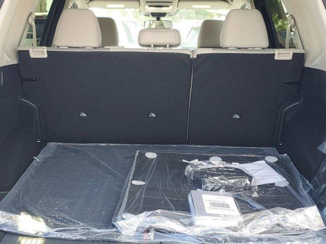 Photo of 2025 White Nissan Rogue
