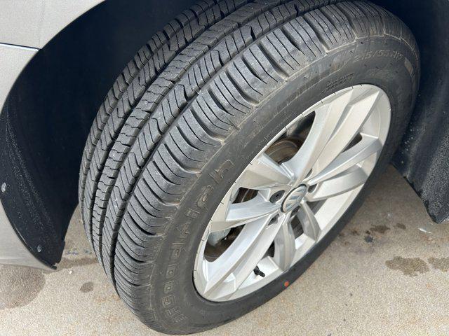 Photo of 2021 Platinum Gray Metallic Volkswagen Passat