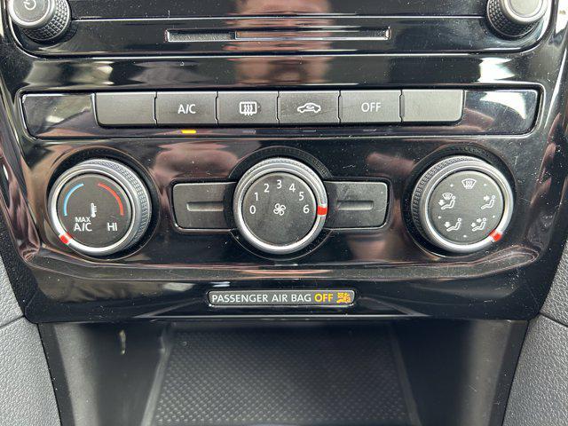 Photo of 2021 Platinum Gray Metallic Volkswagen Passat