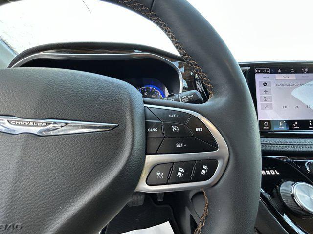 Photo of 2022 Fathom Blue Pearlcoat Chrysler Pacifica