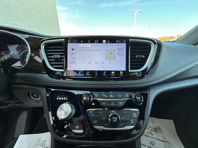 Photo of 2022 Fathom Blue Pearlcoat Chrysler Pacifica