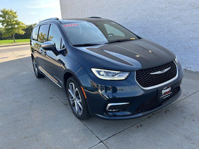 Photo of 2022 Fathom Blue Pearlcoat Chrysler Pacifica