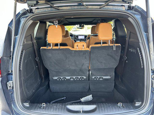 Photo of 2022 Fathom Blue Pearlcoat Chrysler Pacifica
