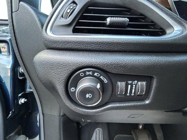 Photo of 2022 Fathom Blue Pearlcoat Chrysler Pacifica