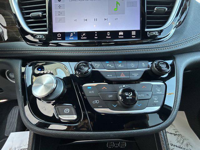 Photo of 2022 Fathom Blue Pearlcoat Chrysler Pacifica