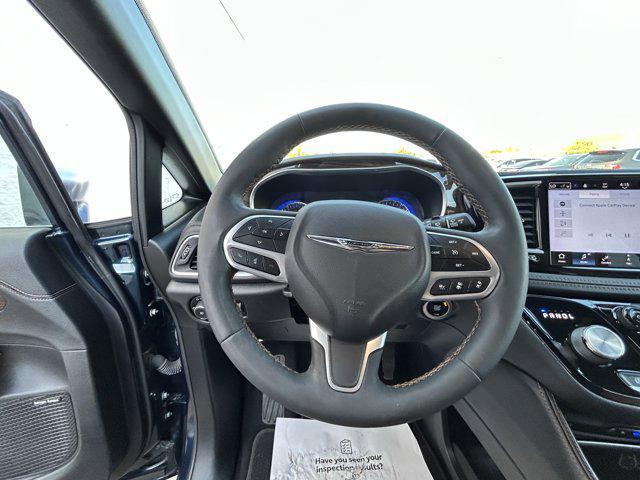 Photo of 2022 Fathom Blue Pearlcoat Chrysler Pacifica