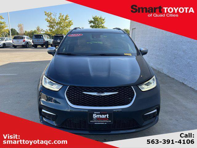 Photo of 2022 Fathom Blue Pearlcoat Chrysler Pacifica