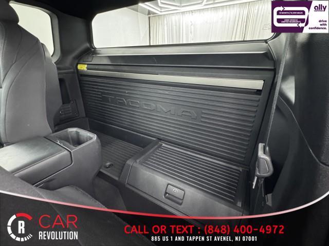 Photo of 2024 White Toyota Tacoma