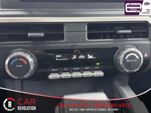 Photo of 2024 White Toyota Tacoma
