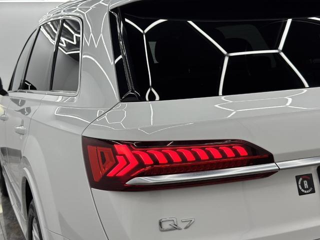 Photo of 2023 Carrara White Audi Q7