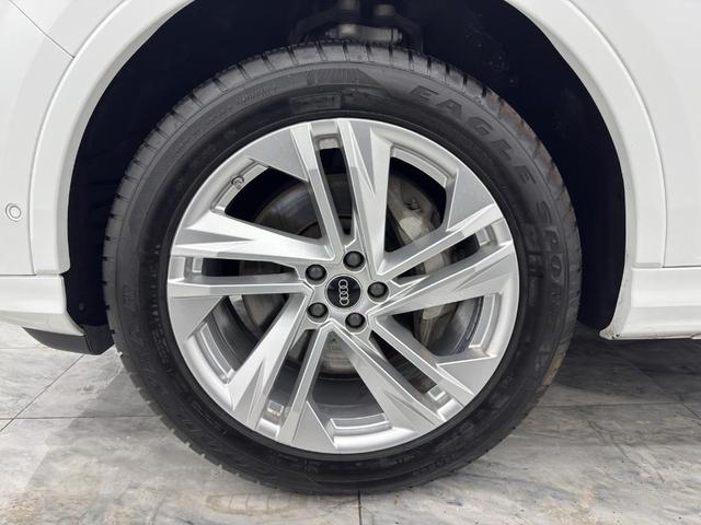 Photo of 2023 Carrara White Audi Q7