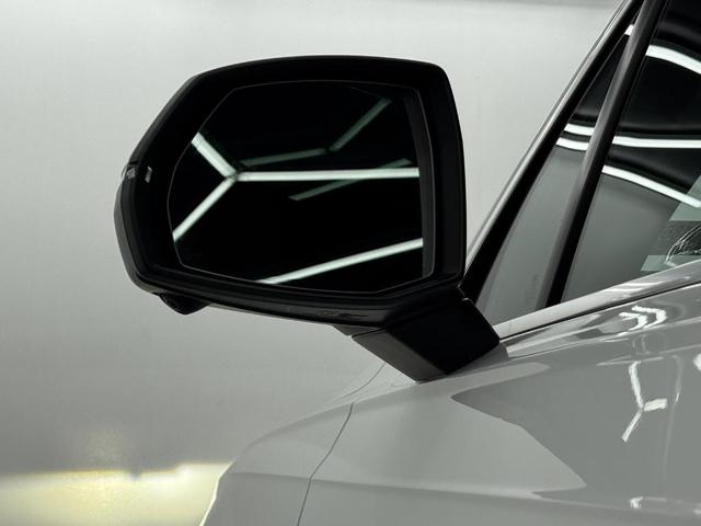 Photo of 2023 Carrara White Audi Q7