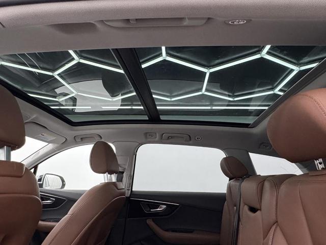 Photo of 2023 Carrara White Audi Q7