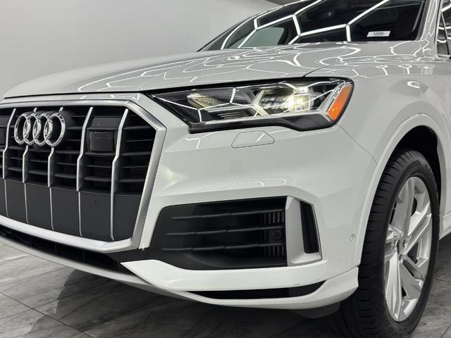 Photo of 2023 Carrara White Audi Q7