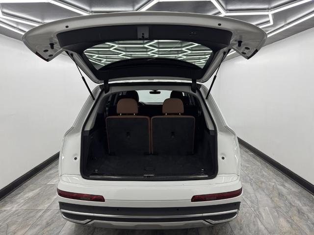 Photo of 2023 Carrara White Audi Q7
