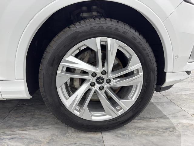 Photo of 2023 Carrara White Audi Q7