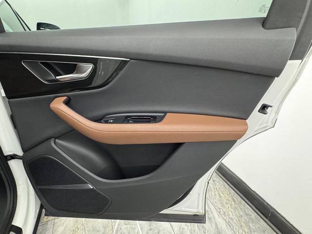 Photo of 2023 Carrara White Audi Q7
