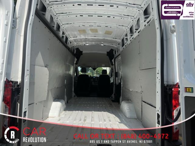 Photo of 2022 White Ford Transit-250
