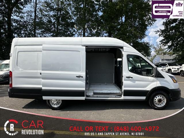 Photo of 2022 White Ford Transit-250