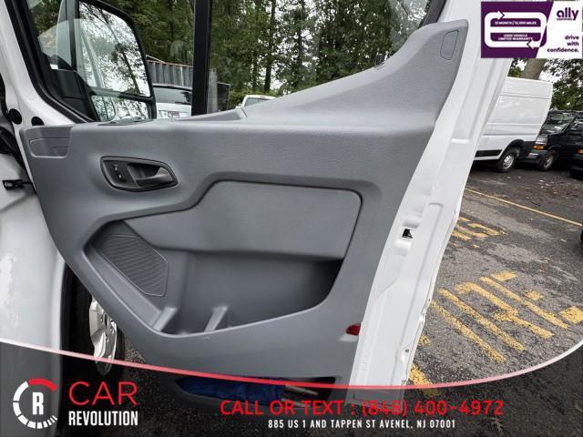 Photo of 2018 White Ford Transit-350