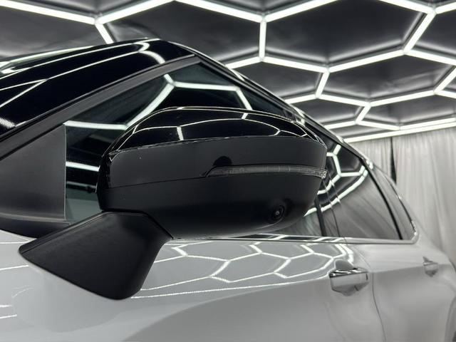 Photo of 2023 White Diamond Mitsubishi Outlander