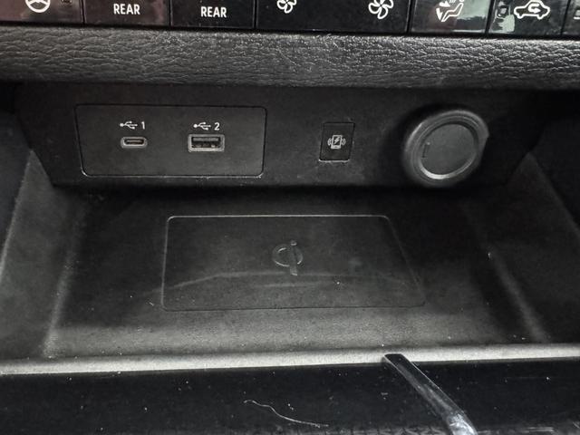 Photo of 2023 White Diamond Mitsubishi Outlander