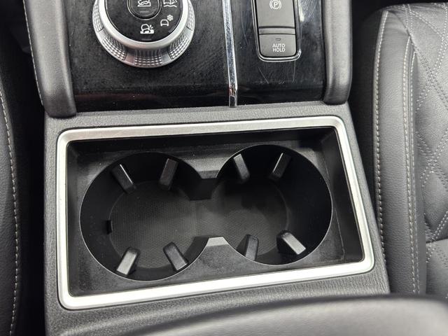 Photo of 2023 White Diamond Mitsubishi Outlander
