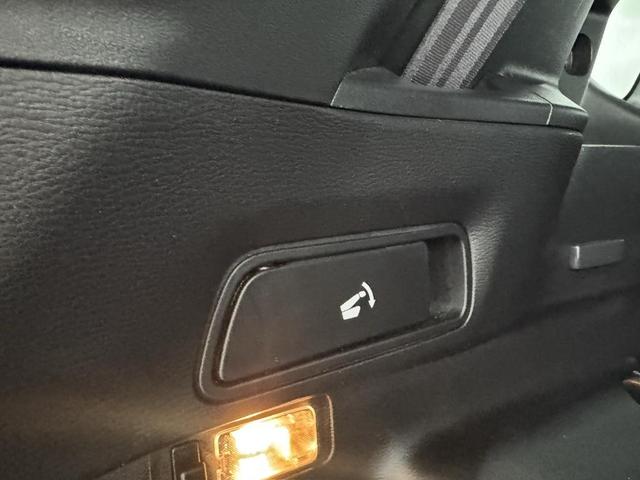 Photo of 2023 White Diamond Mitsubishi Outlander