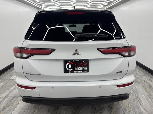 Photo of 2023 White Diamond Mitsubishi Outlander