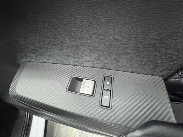 Photo of 2023 White Diamond Mitsubishi Outlander