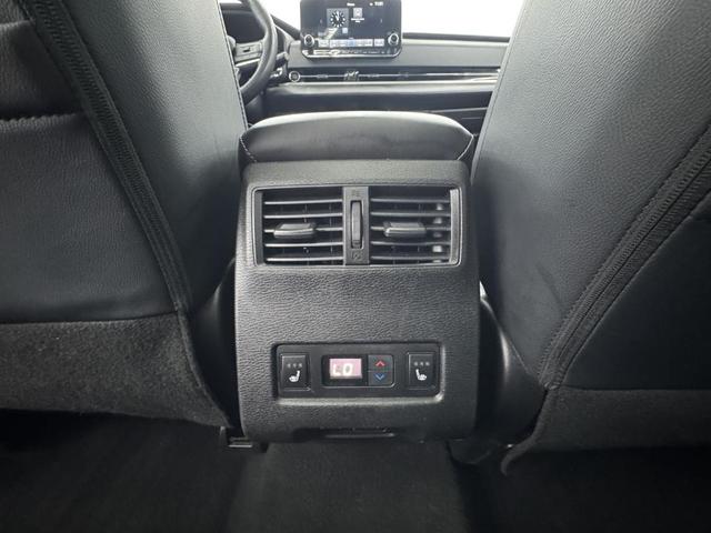 Photo of 2023 White Diamond Mitsubishi Outlander