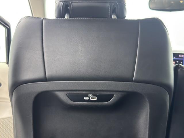 Photo of 2023 Brilliant Black Crystal Pearlcoat Chrysler Pacifica