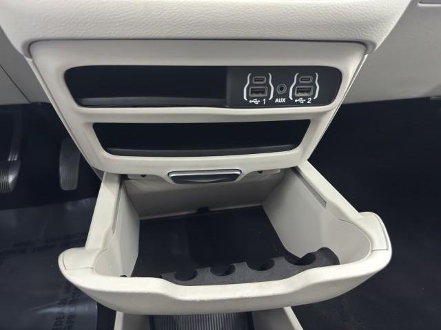 Photo of 2023 Brilliant Black Crystal Pearlcoat Chrysler Pacifica