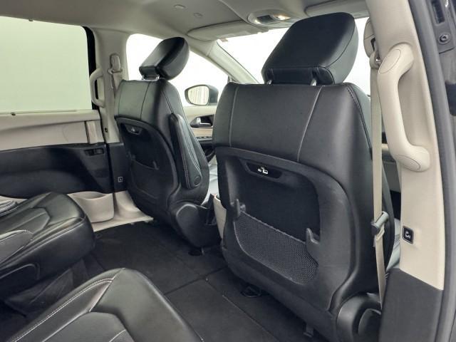 Photo of 2023 Brilliant Black Crystal Pearlcoat Chrysler Pacifica