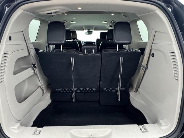 Photo of 2023 Brilliant Black Crystal Pearlcoat Chrysler Pacifica
