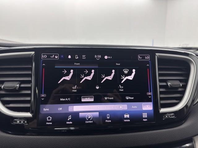 Photo of 2023 Brilliant Black Crystal Pearlcoat Chrysler Pacifica