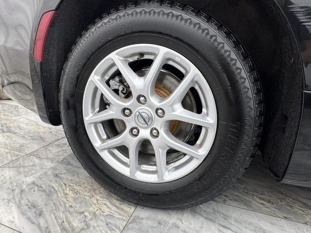 Photo of 2023 Brilliant Black Crystal Pearlcoat Chrysler Pacifica