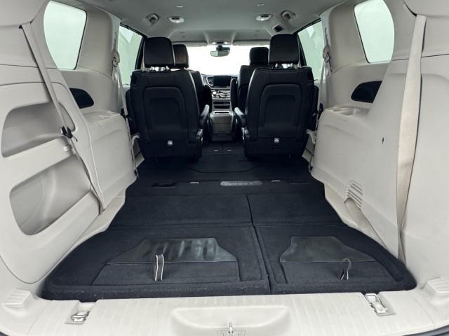 Photo of 2023 Brilliant Black Crystal Pearlcoat Chrysler Pacifica