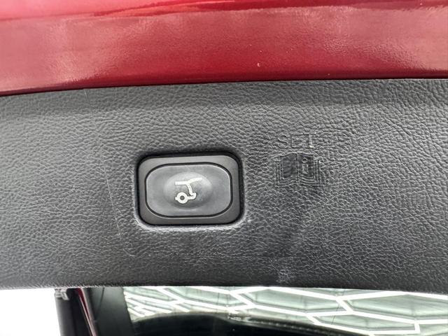 Photo of 2022 Rapid Red Metallic Tinted Clearcoat Ford Edge