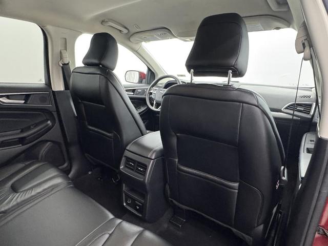 Photo of 2022 Rapid Red Metallic Tinted Clearcoat Ford Edge