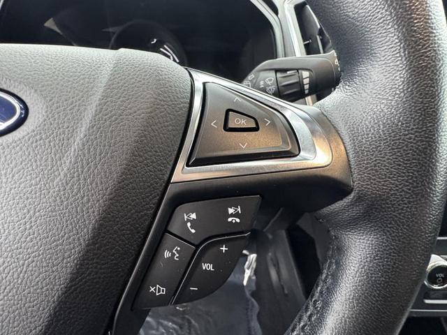 Photo of 2022 Rapid Red Metallic Tinted Clearcoat Ford Edge