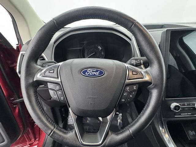 Photo of 2022 Rapid Red Metallic Tinted Clearcoat Ford Edge